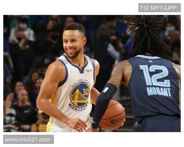 篮板怪兽!M·罗宾逊本赛季篮板率25.1%&前板率29.9%均领衔联盟 篮板怪兽!M·罗宾逊本赛季篮板率25.1%&前板率29.9%均领衔联盟