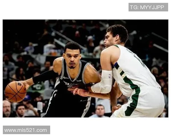 美记:文班亚马在移动中接球威胁更大 美记:文班亚马在移动中接球威胁更大