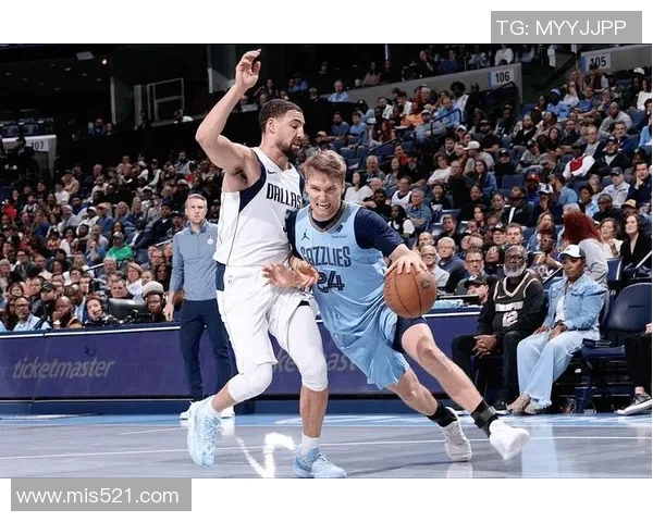 西部垫底之争，莫兰特21+13带灰熊118-104击败独行侠，克莱三分5中0